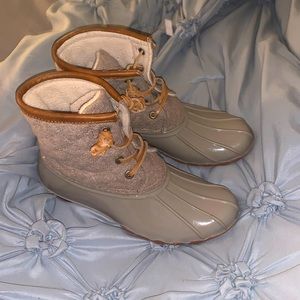 Grey size 6 Duck boots